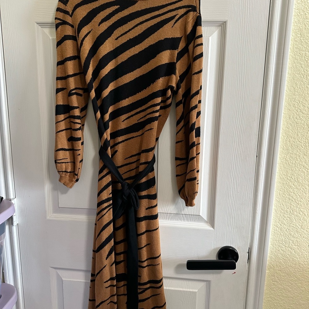 Who What Wear Animal Print 3/4 Sleeve Intarsia Sweater Dress XS NWT - Picture 2 of 5